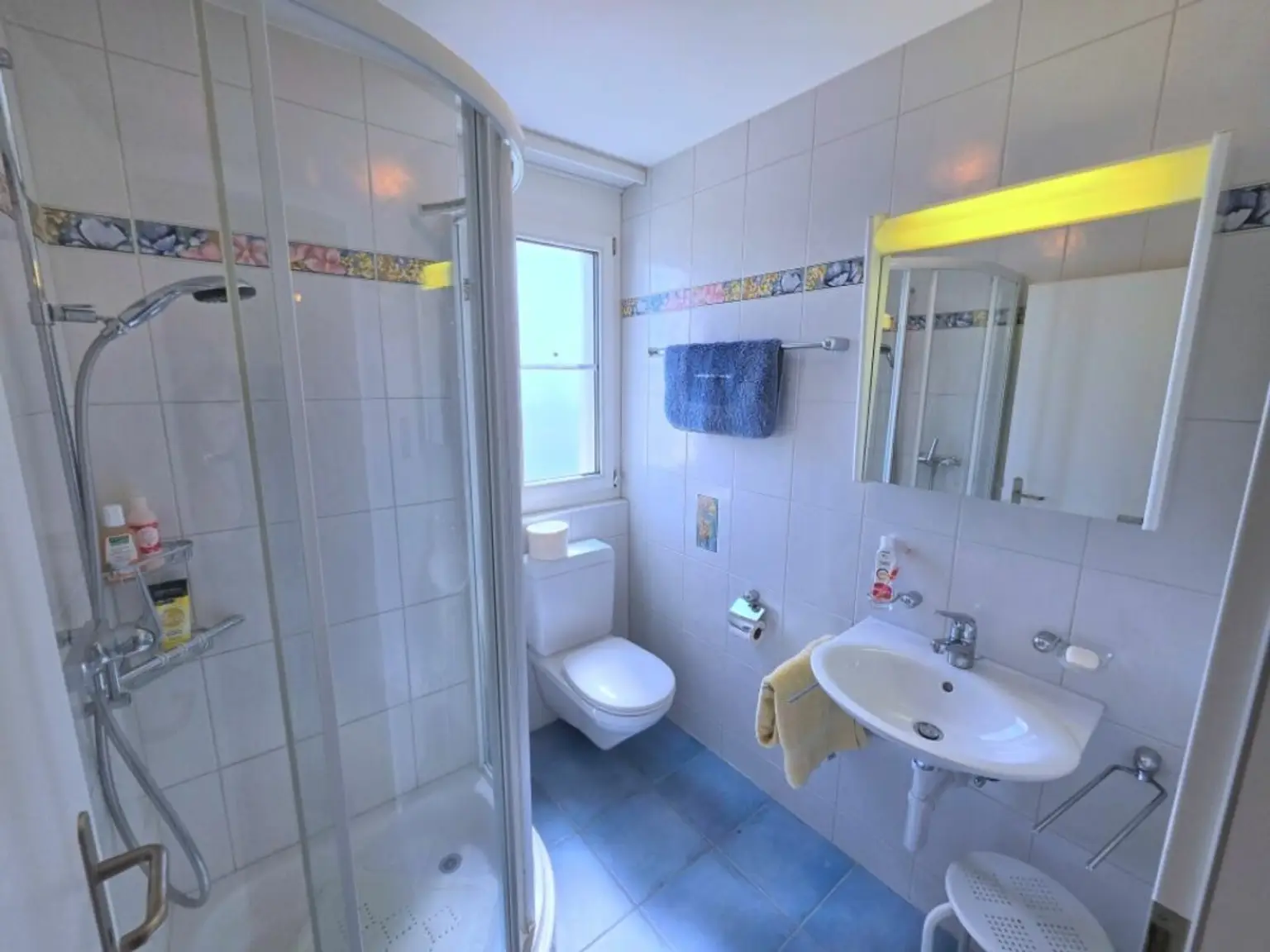 Dachgeschoss Wohnung mit wunderbarer Aussicht, an ruhiger, kinderfreundlicher Lage!