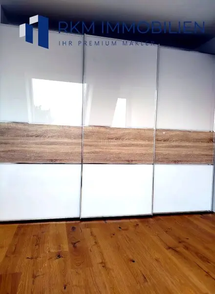 TOP - Neuwertige Dachgeschosswohnung in 1210 Wien – ca. 70 m², 3-Zimmer, ca. 23m² Terrasse und Garagenstellplatz - absolute Ruhelage