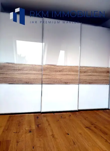 TOP - Neuwertige Dachgeschosswohnung in 1210 Wien – ca. 70 m², 3-Zimmer, ca. 23m² Terrasse und Garagenstellplatz - absolute Ruhelage