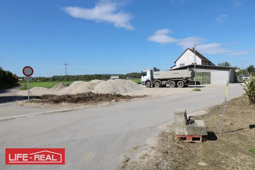 Außenlagerfläche mit Garage im Ennshafen!