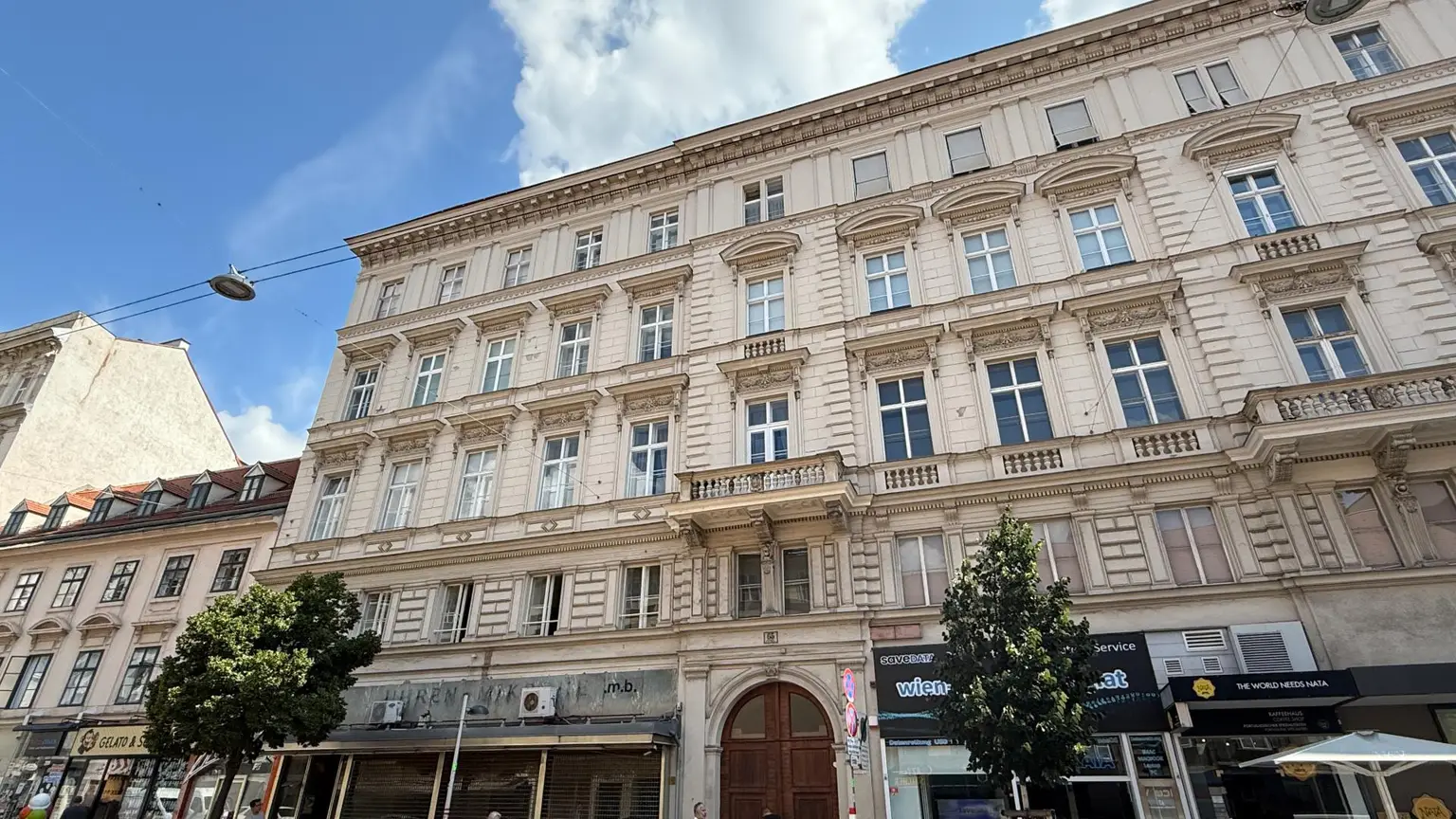 Prachtvolle Beletage mit Balkon in Bestlage am Rochusmarkt! Komplett möbliert.