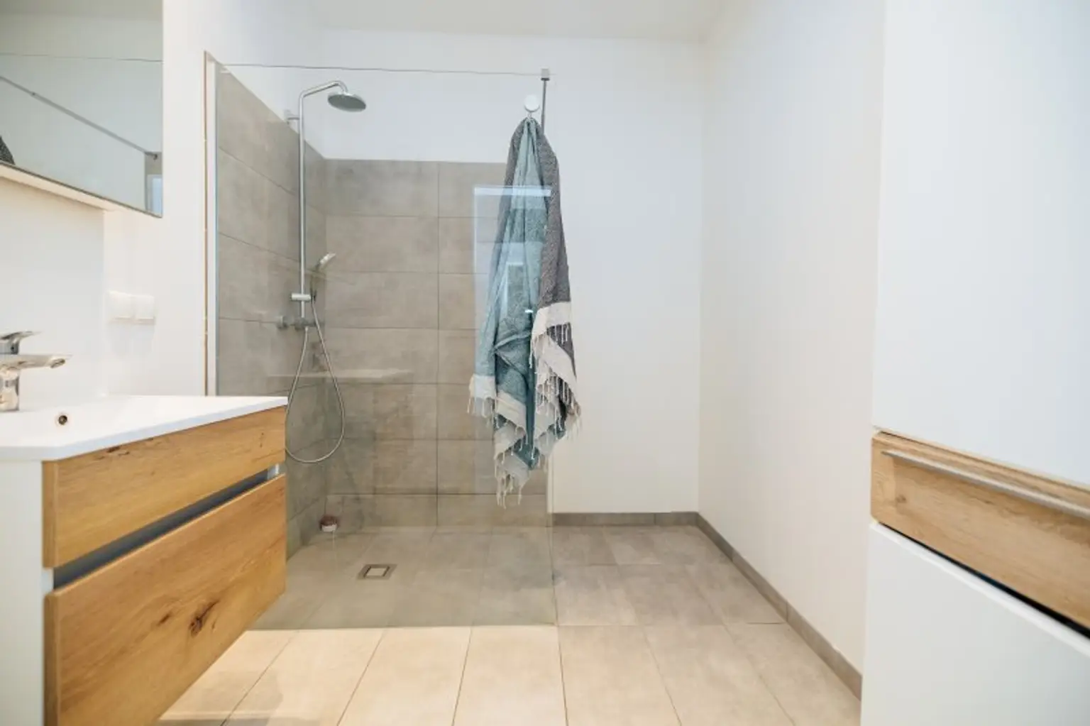 SMART-LIVING I STYLISCHES PENTHOUSE I KLIMA I SONNENTERRASSE I OFFENE DESIGN-KÜCHE I ELEGANTES BAD MIT REGENDUSCHE I