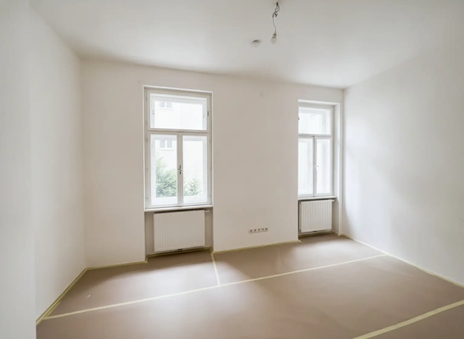 UNBEFRISTET: Ansprechende 3-Zimmer-Altbauwohnung mit kleinem Balkon