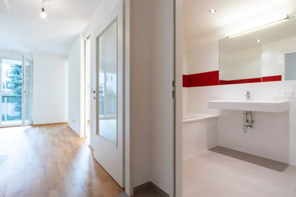 ZUM VERKAUFEN! Attraktive Kapitalanlage: Vermietete charmante Kleinwohnung mit großzügigem Balkon und Tiefgaragenstellplatz! Nähe U6 Spitz!