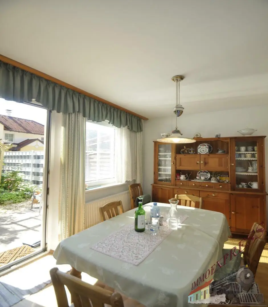 "Wohnen wie im Urlaub" Neuwertige Doppelhaushälfte mit Garage im wunderschönen Hohenberg