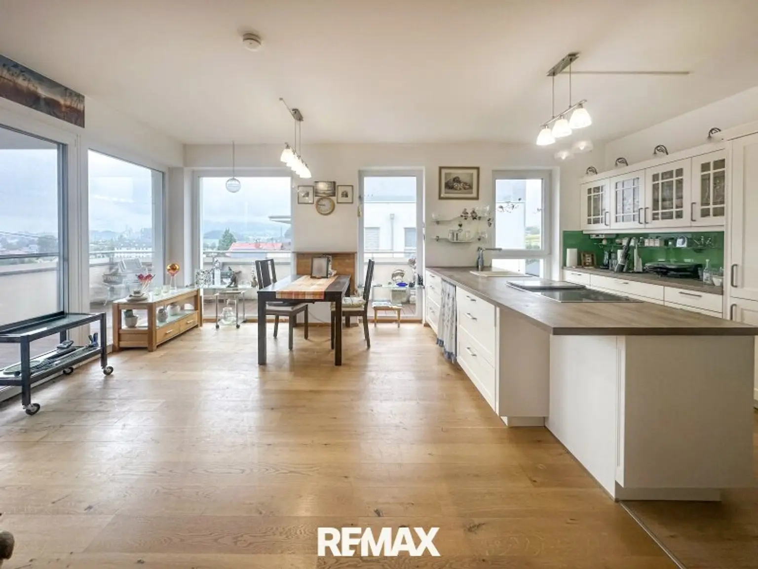 offene Küche mit Wohnzimmer