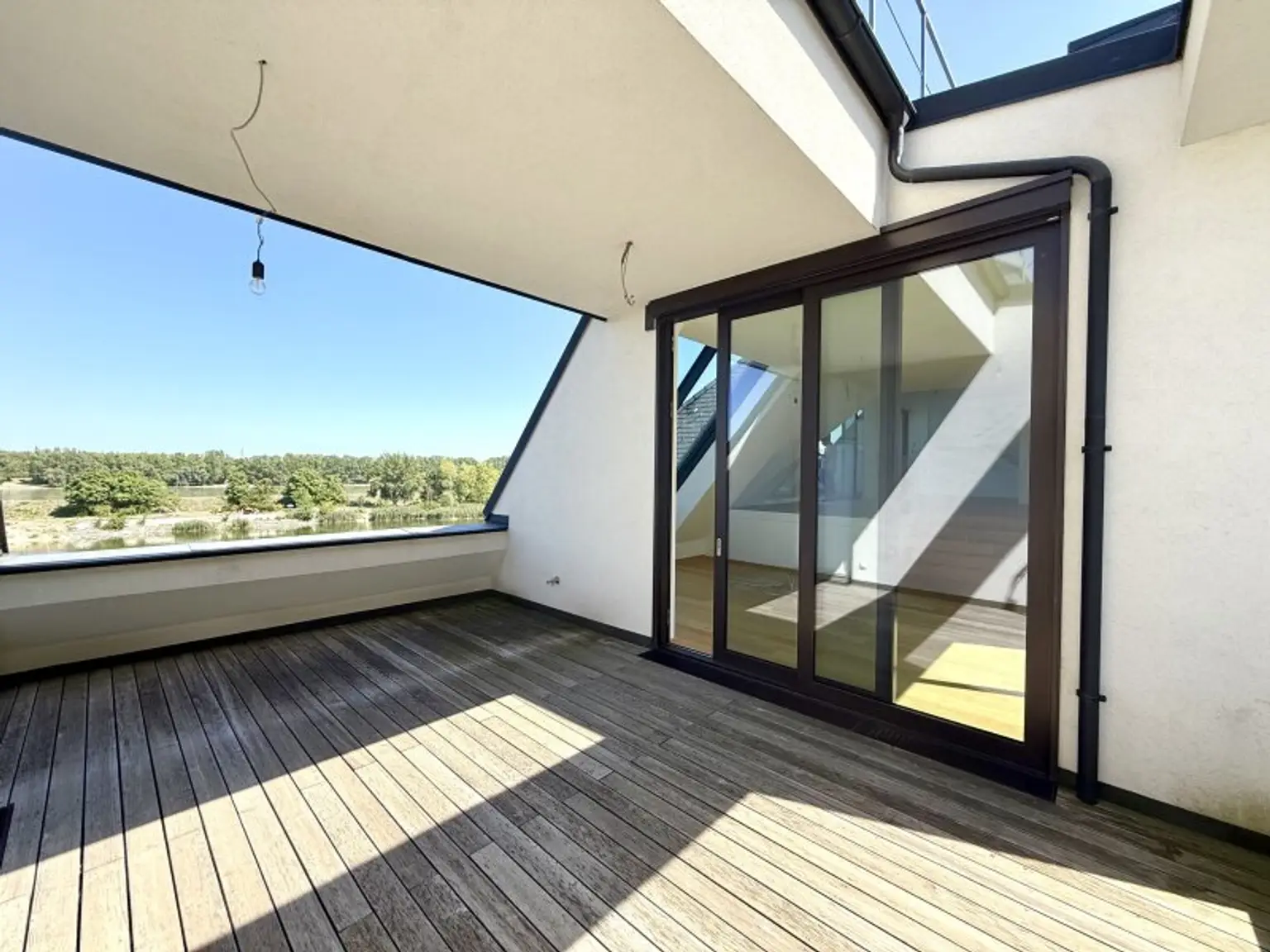 ERSTBEZUG MIT BADESTEG AM WASSER: Ruhelage mit Fernblick über die Donau I großzügige Terrassen & geräumige Wohnküche