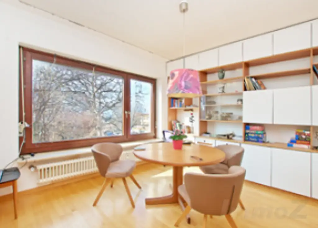 Vielseitiges Ein- oder Zweifamilienhaus mit großzügiger Dachterrasse in beliebter Lage