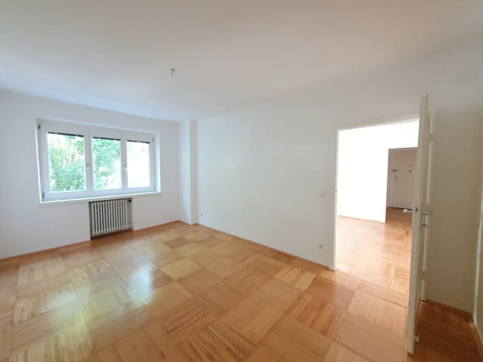 Westseitige Balkonwohnung mit toller Raumanordnung in Hofruhelage