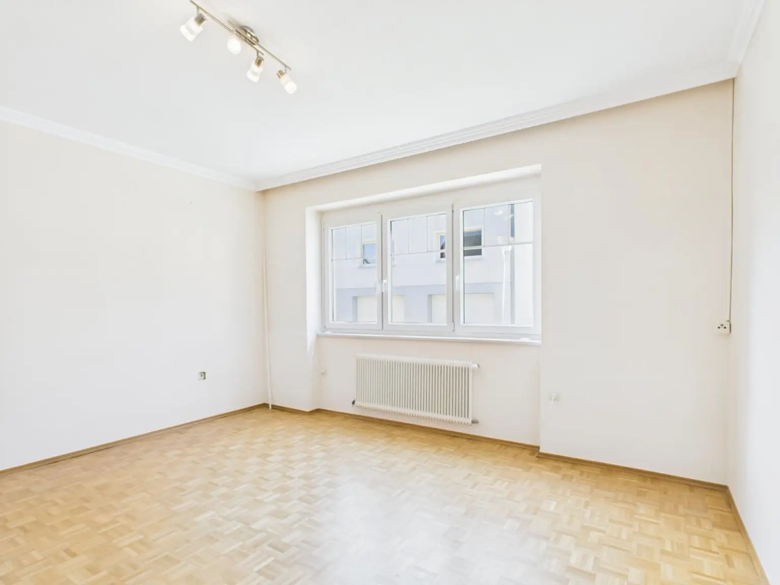 Sehr günstiges Haus mit Garten im Zentrum von Deutsch-Wagram