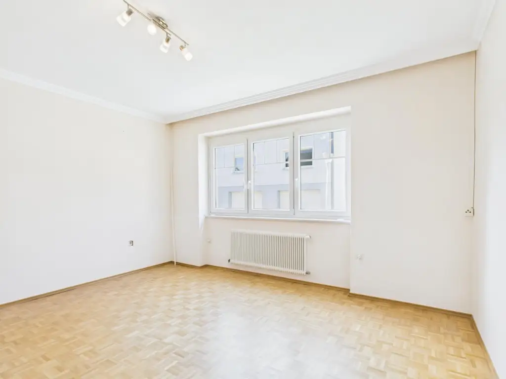 Sehr günstiges Haus mit Garten im Zentrum von Deutsch-Wagram