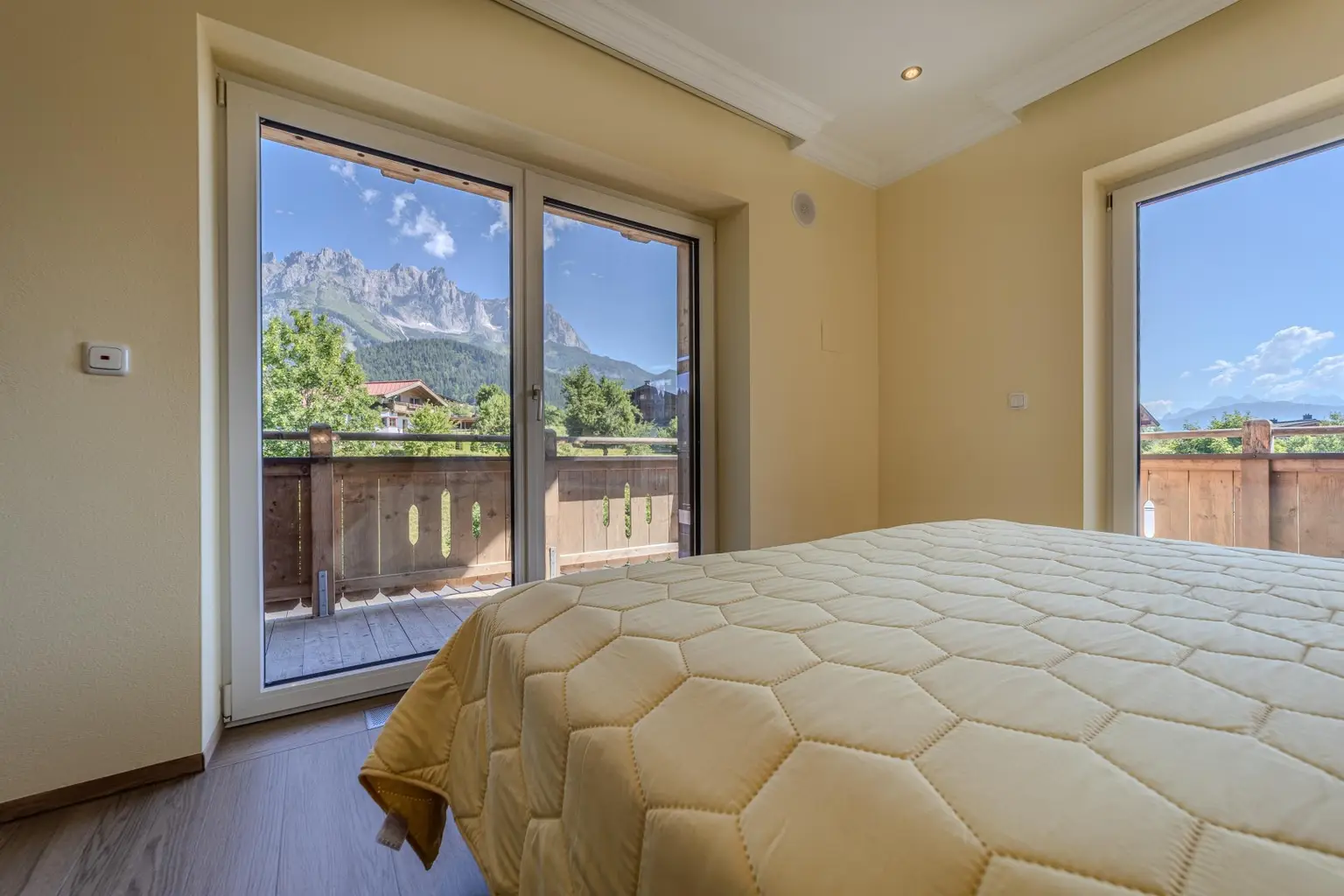 Schlafzimmer im OG mit Kaiserblick