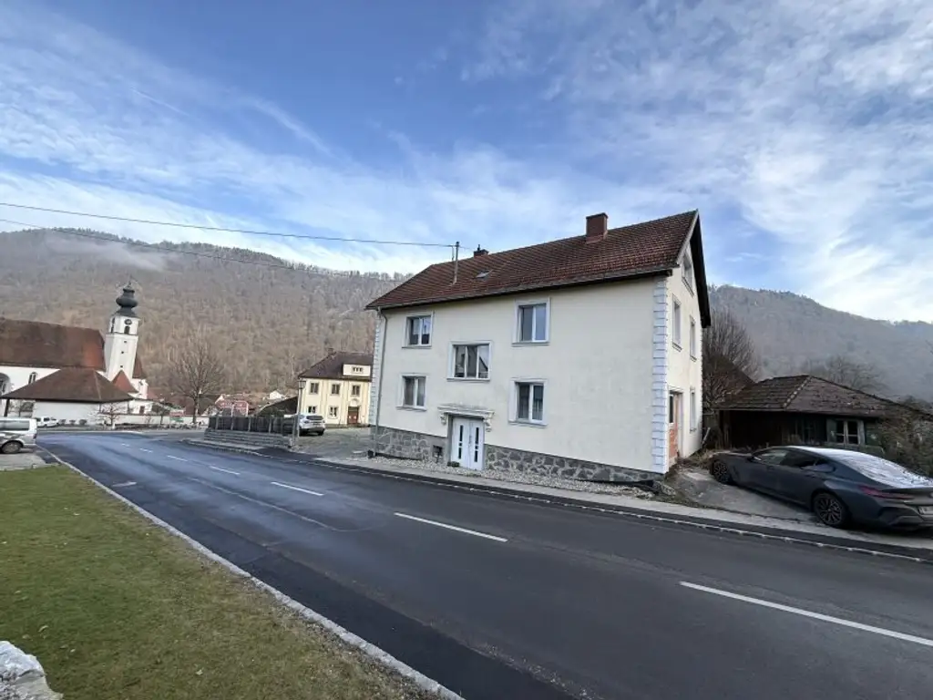 Gepflegtes Zweifamilienhaus mit stabilen Einnahmen & Potenzial, in Engelhartszell