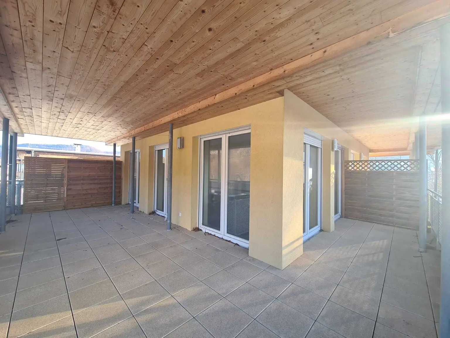 Wundeschöne Maisonettenwohnung mit Dachterrasse, Garten und Carport!