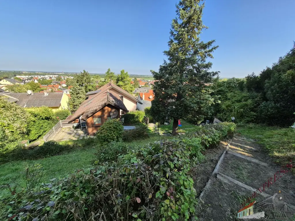 Zweifamilienhaus-riesiges Grundstück und Stallung-grenzenlose Möglichkeiten