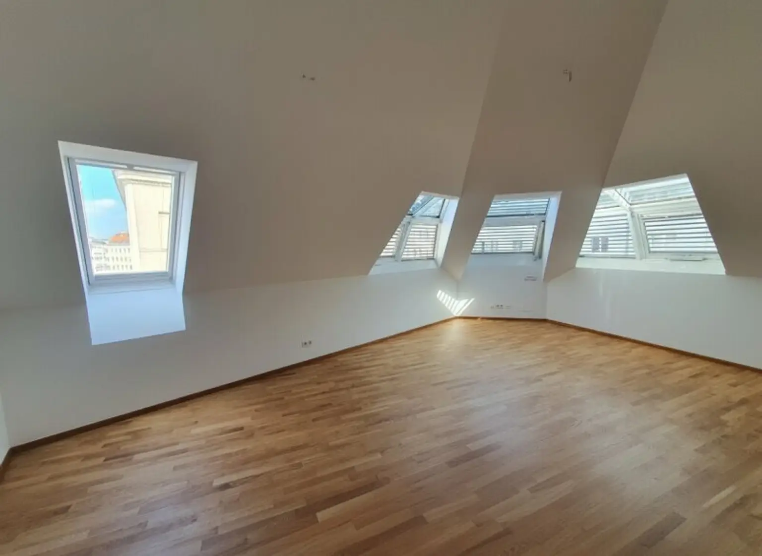Sonnige Dachterrassenwohnung - Klimatisiert - Top Zustand - nähe U3