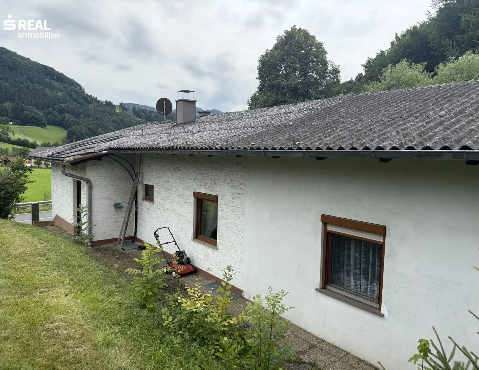 Randegg - Einfamilienhaus mit großem Grund - Alleinlage