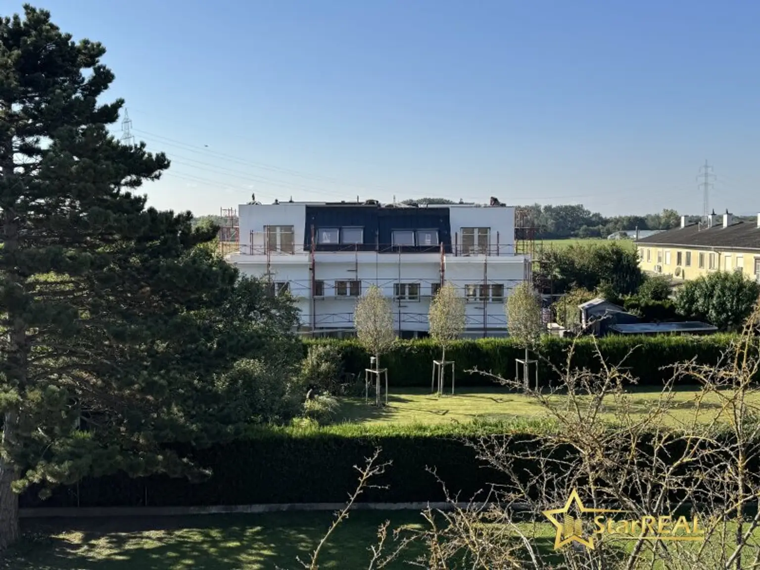 NOCH 1 EINZELHAUS (SCHLÜSSELFERTIG) FREI! 5 ZIMMER/ 3 BADEZIMMER/ 3 TOILETTEN. INKLUSIVE STELLPLATZ.