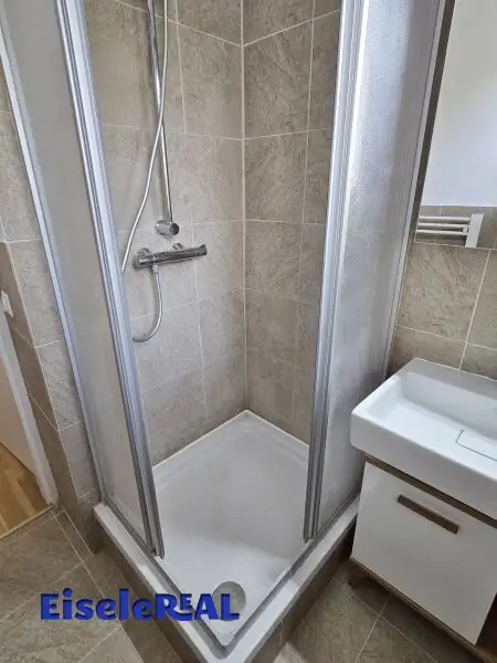 tolle 2 Zimmer Wohnung, extra Küche