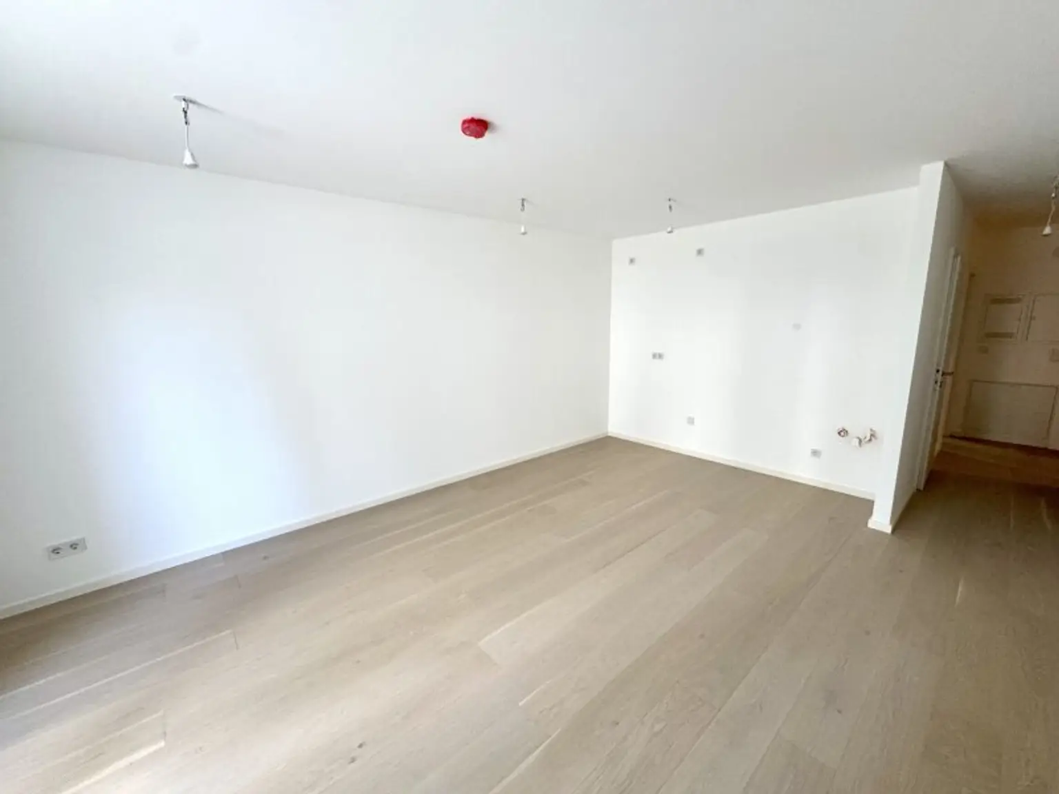 EIGENGRUND NÄHE ALTE DONAU – FREIFLÄCHEN - LUFTWÄRMEPUMPE – KELLER – GARAGE – U-BAHN!