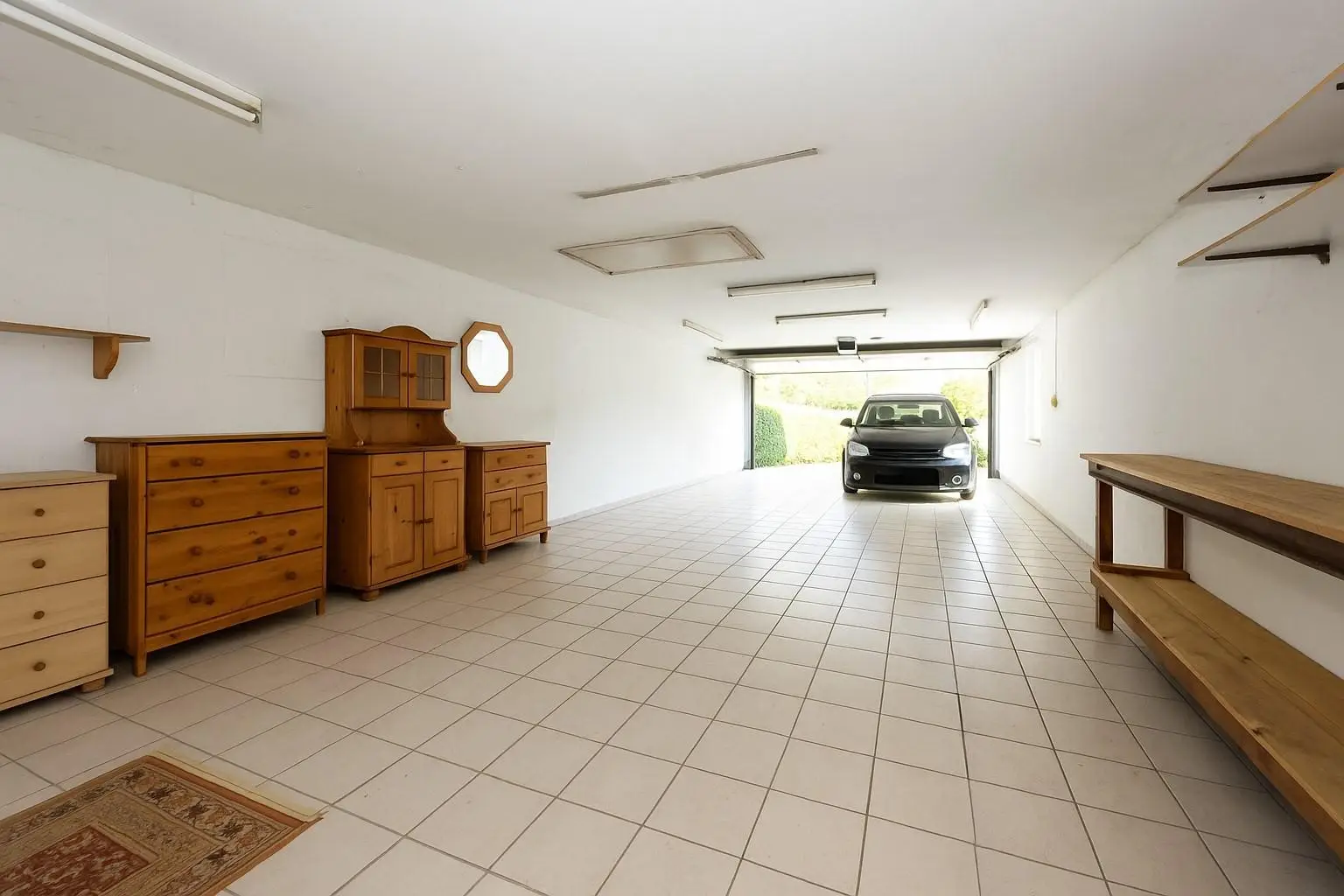 Garage (geräumt mit KI)