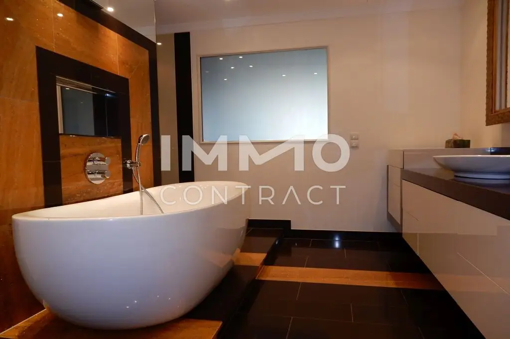 Voll möblierte 3 Zimmer Wohnung mit
Loggia, Pool, Sauna, Terrasse und
Fitnessstudio am Wienerberg!