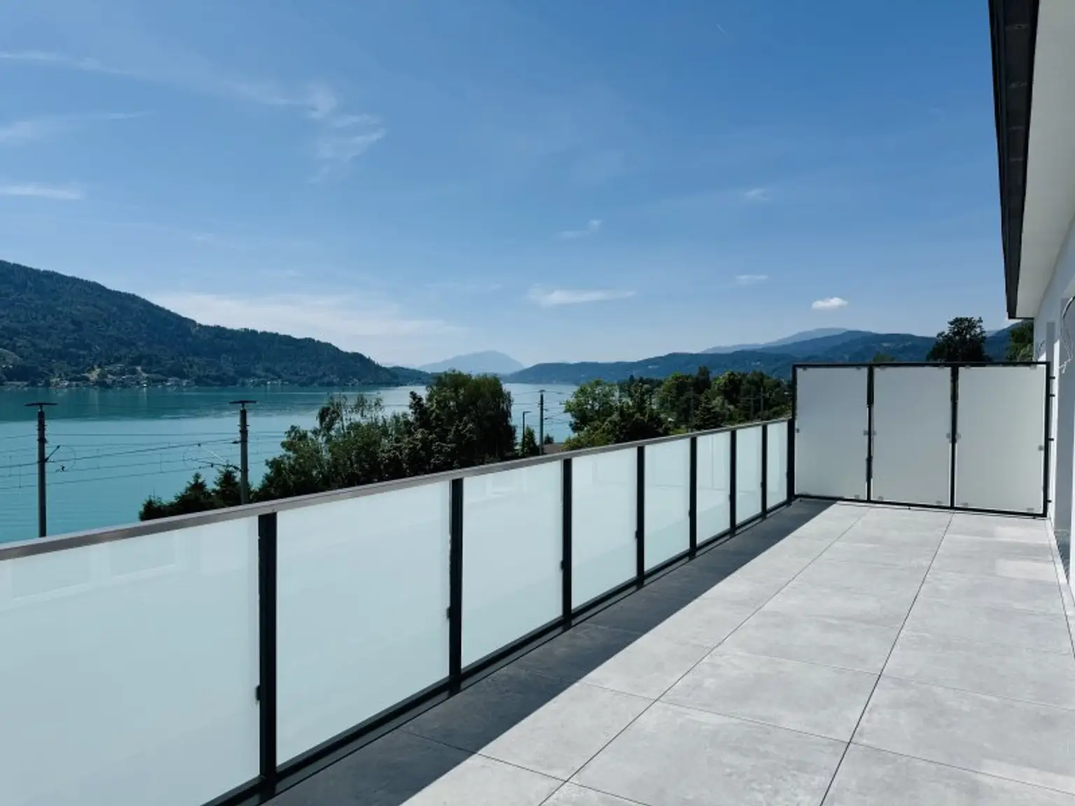 3-ZIMMER-WOHNUNG MIT PENTHOUSE-CHARAKTER IN PÖRTSCHACH AM WÖRTHERSEE – ERSTBEZUG