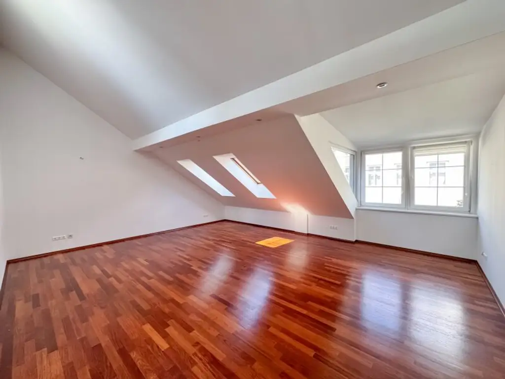 140 m2 große Drei-Zimmer Wohnung mit 40 m2 großer Dachterrasse! Neustiftgasse/ Sankt-Ulrich-Platz!