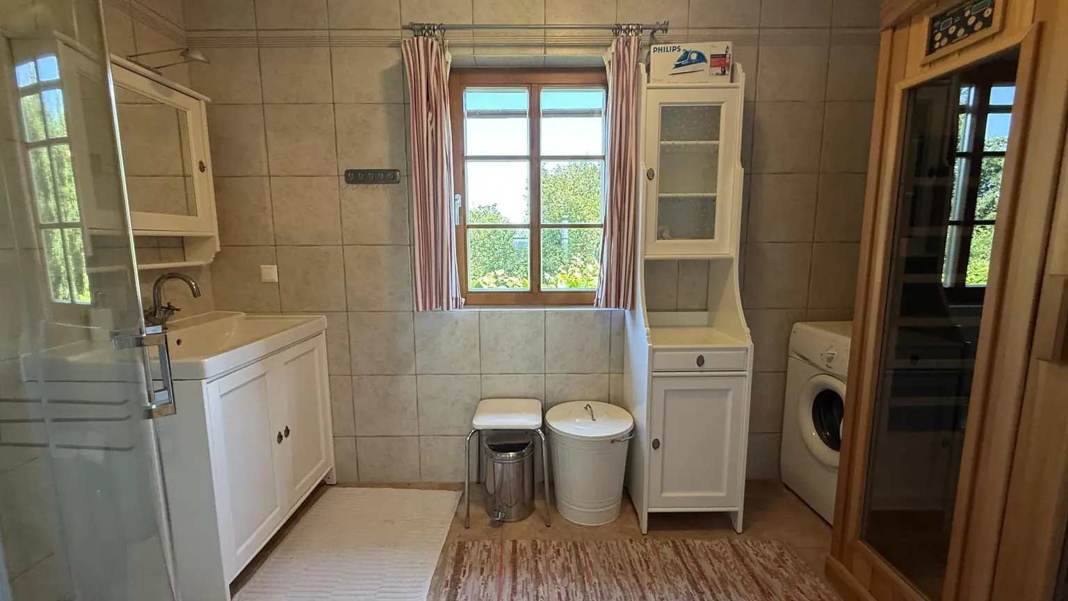 Badezimmer mit Dusche