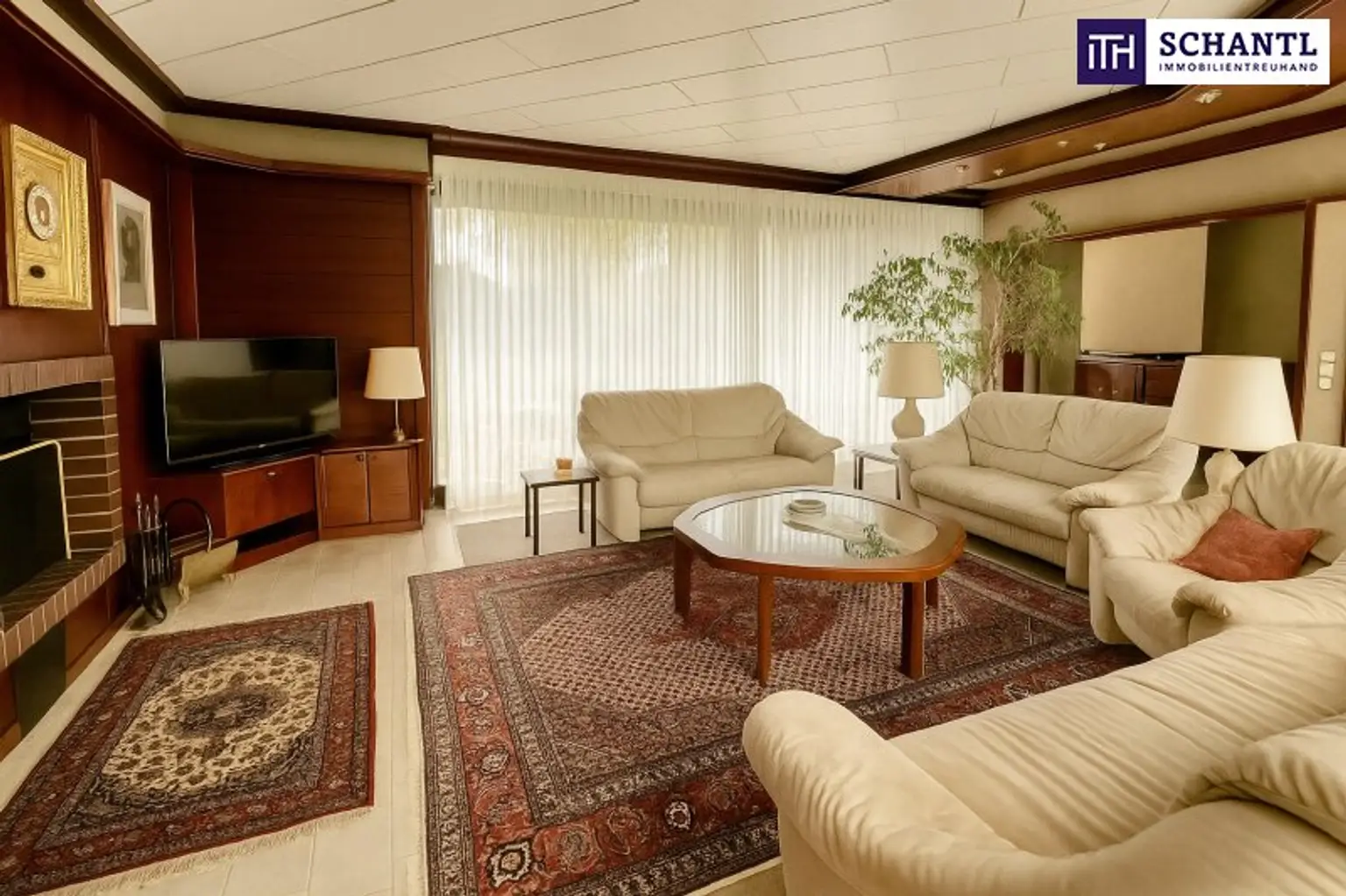 Traumhafter Bungalow mit Indoor-Pool, Weinkeller & großem Garten auf Eigengrund