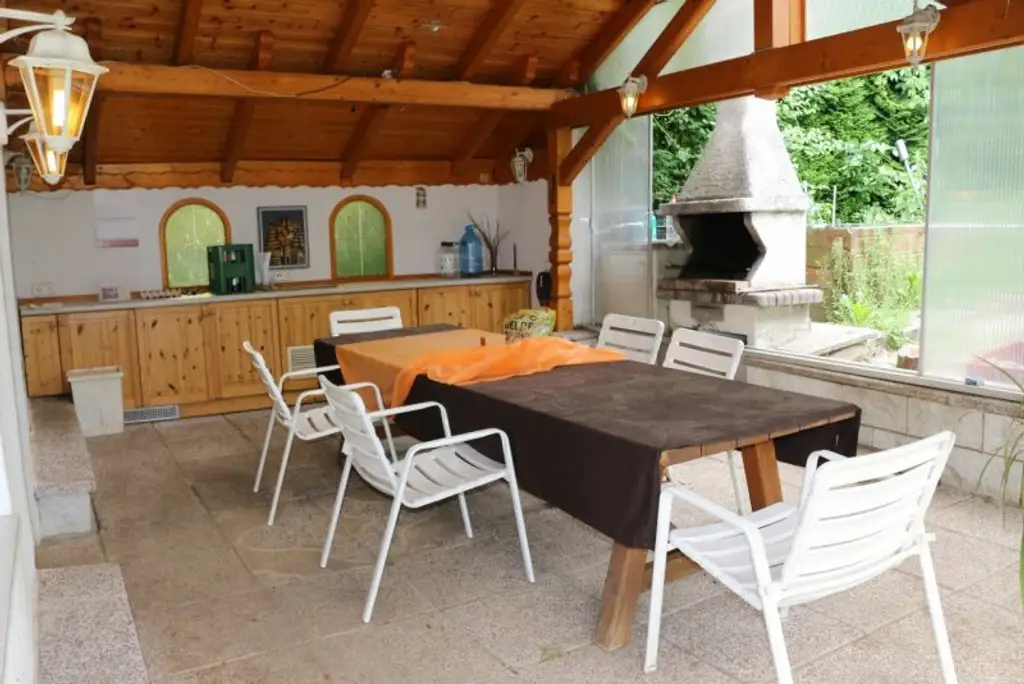 *** HAUS MIT POOL UND WINTERGARTEN - IDEAL FÜR NATUR- UND TIERFREUNDE ***
