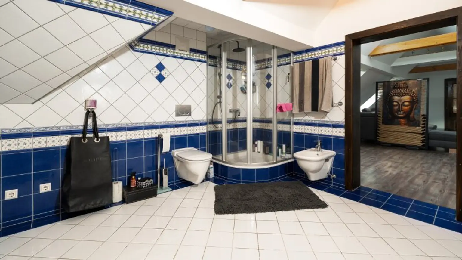 Paradies-Liebhaber aufgepasst! Detailreiches Ein oder Mehrfamilienhaus!