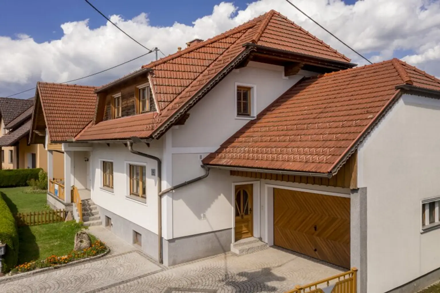 Viel Platz zum Wohnen und Arbeiten – sehr gepflegtes Zweifamilienhaus in Toplage von Pregarten