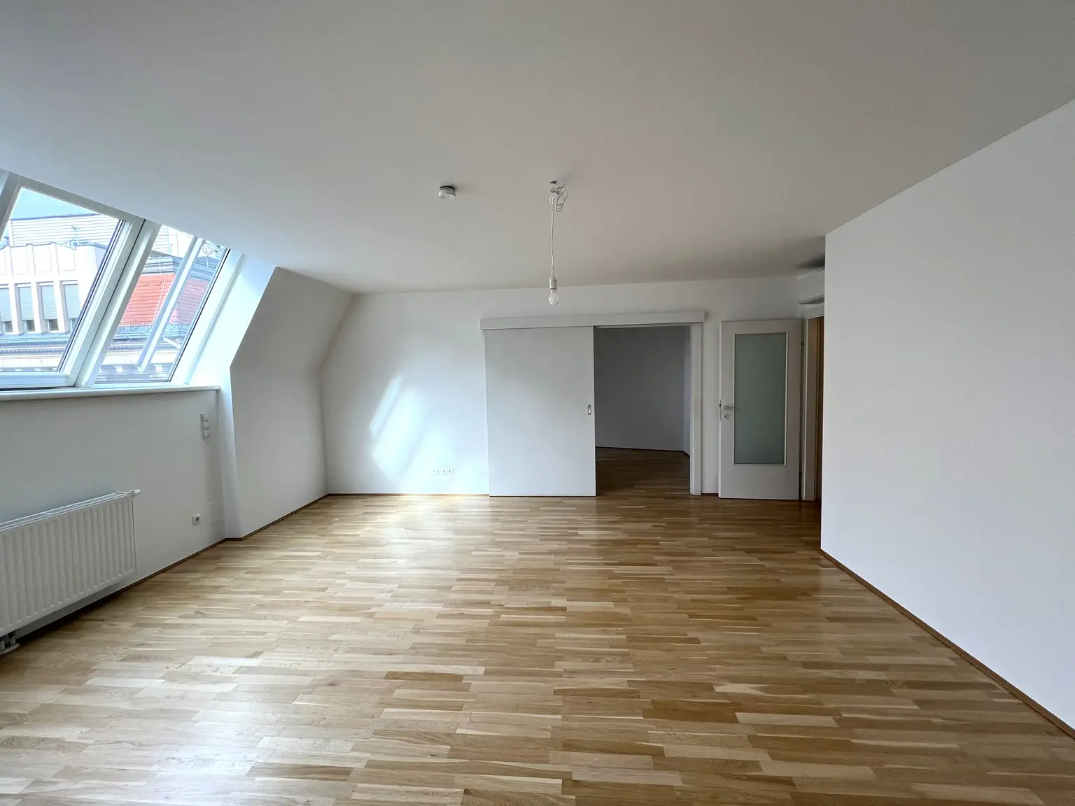 Top-Lage beim Stephansplatz: Moderne, klimatisierte Dachgeschoßwohnung im stilvollen Haus