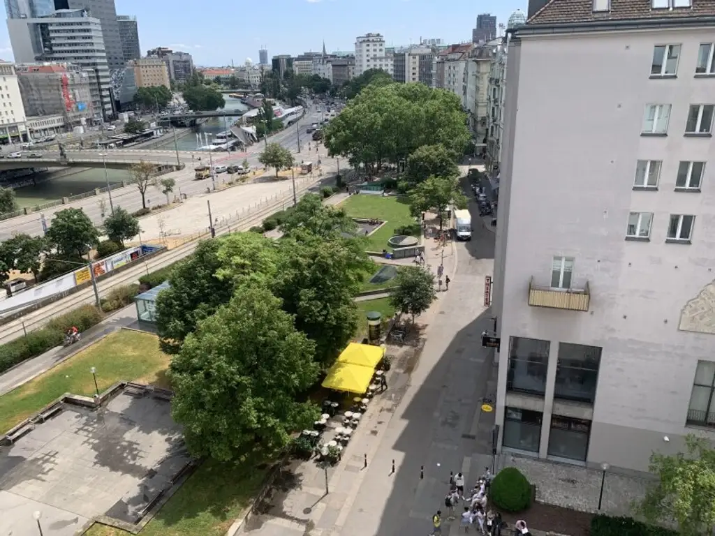 ZWEITBEZUG FERNBLICK GARAGE
