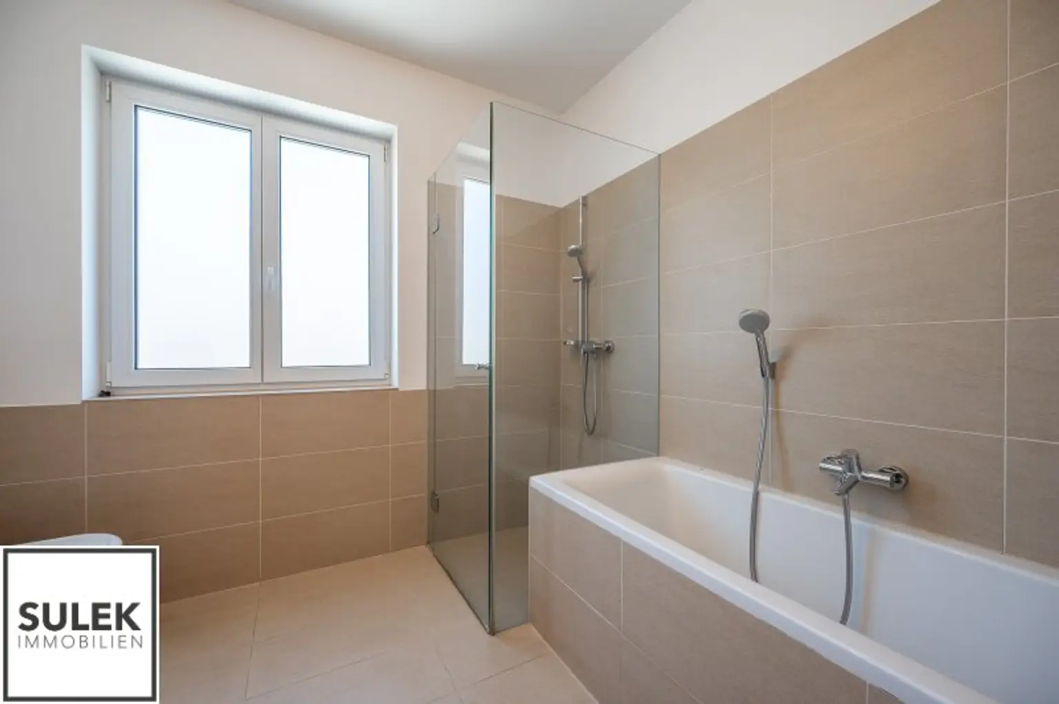 Schöne 3 Zimmer Wohnung mit Balkon im Herzen Döblings!