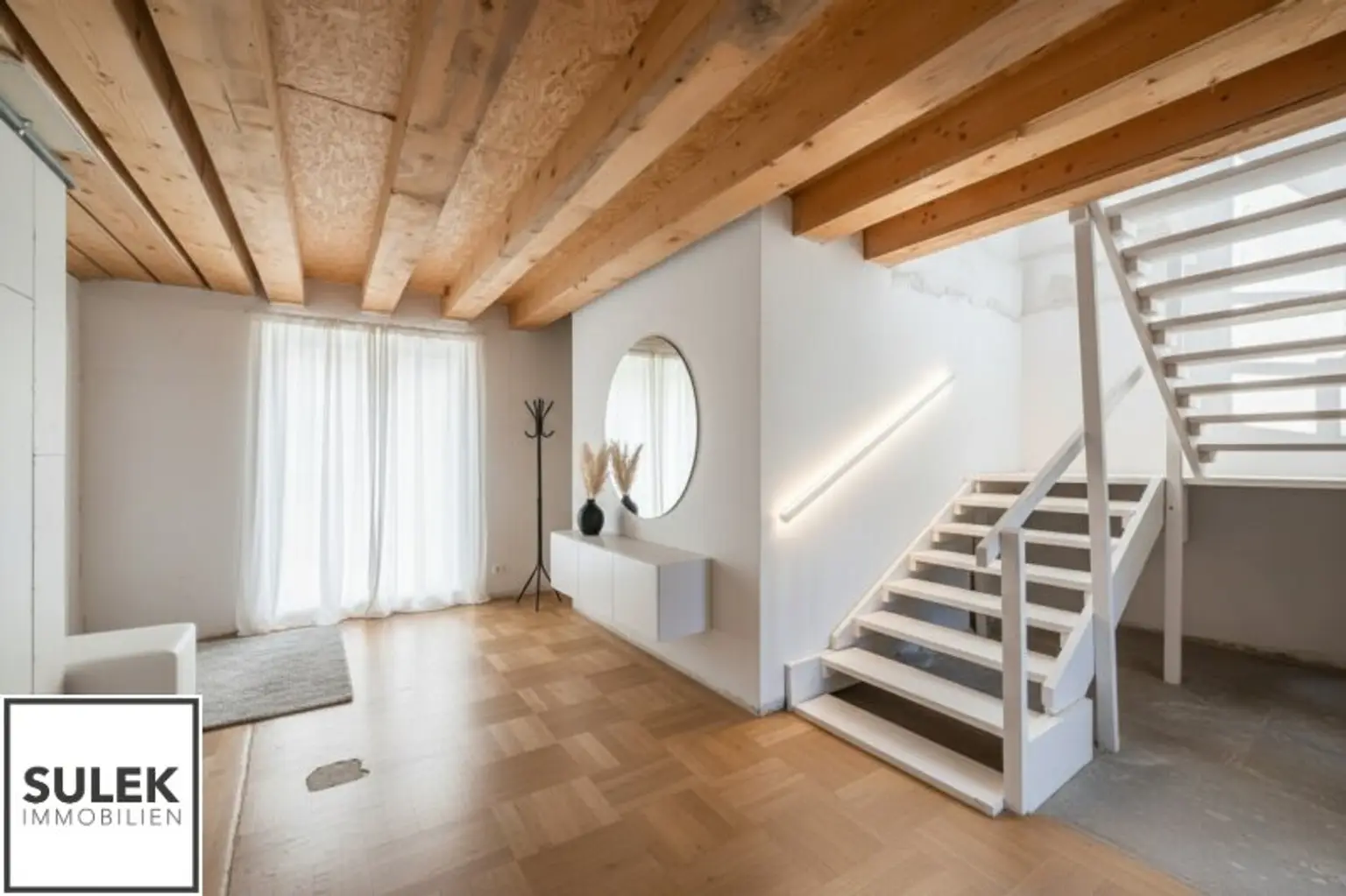 Florianigasse 29: DG-Wohnung nach Wunsch saniert - 3 Zimmer, 2 Terrassen mit Blick auf Maria Treu