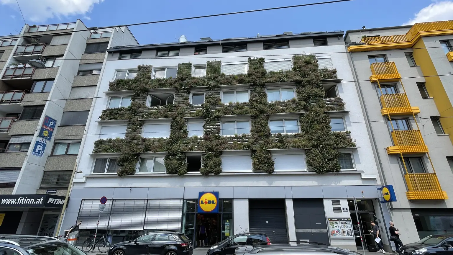 Moderne Dachgeschosswohnung, klimatisiert und gut geschnitten