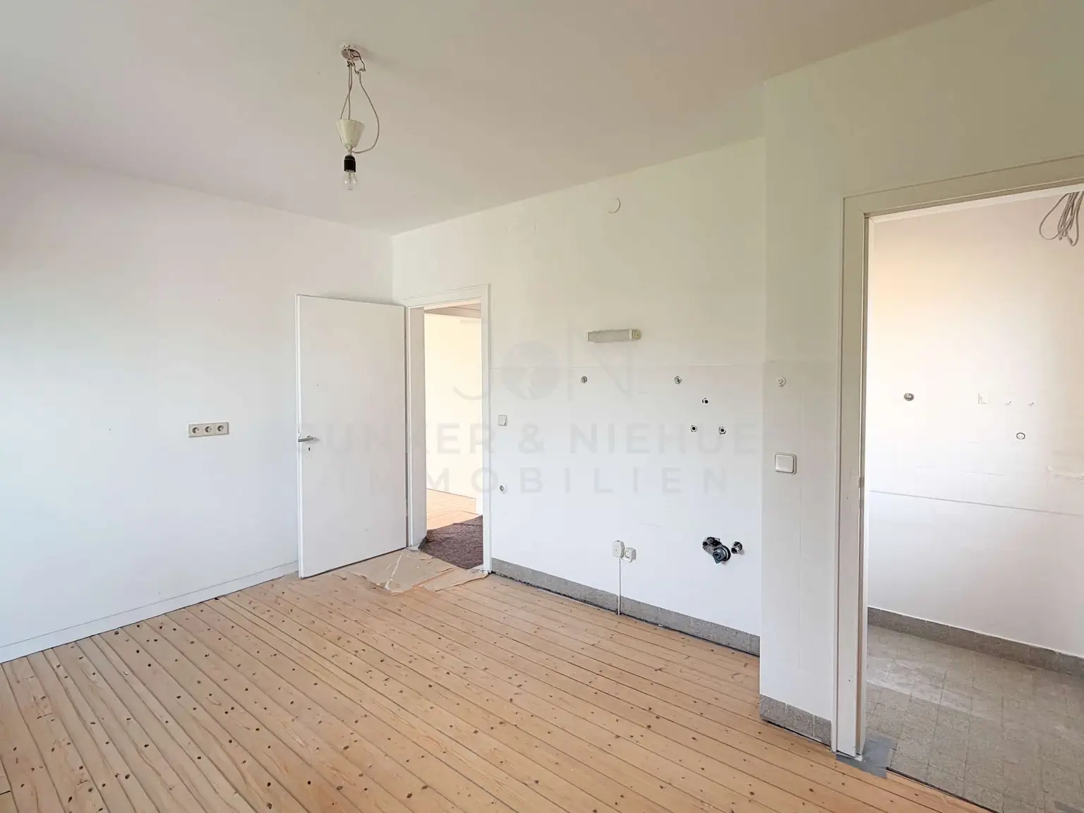 Küche und Abstellraum EG