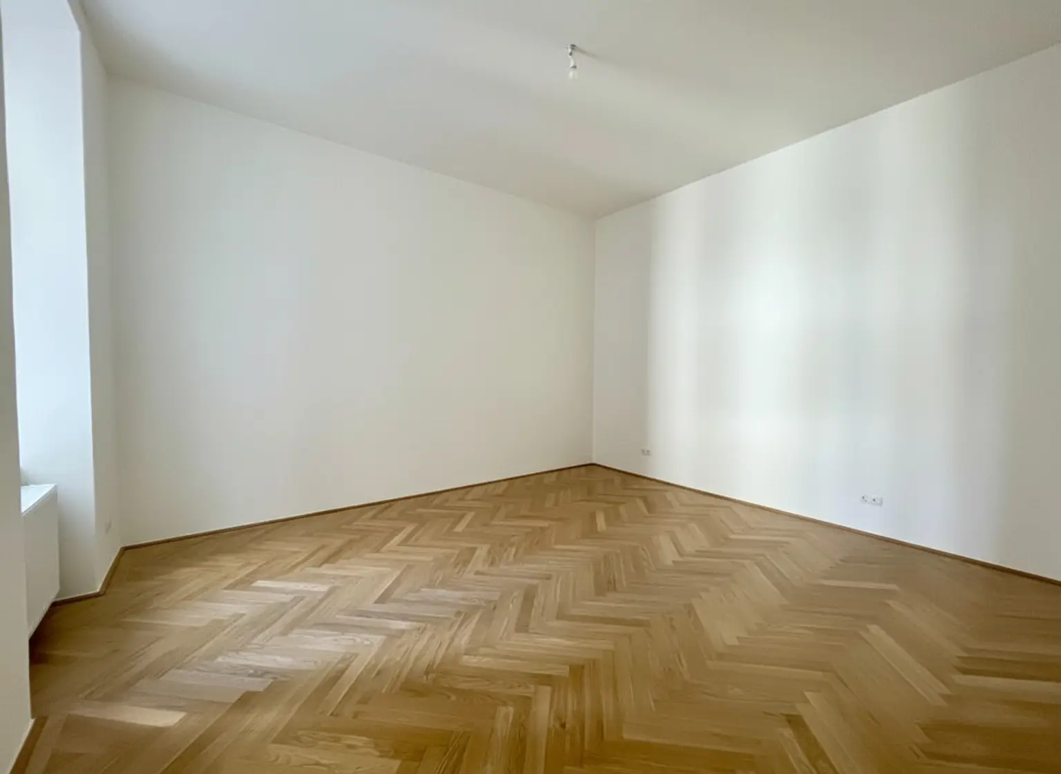 UNBEFRISTET: Traumhafte Altbauwohnung in prominenter Lage