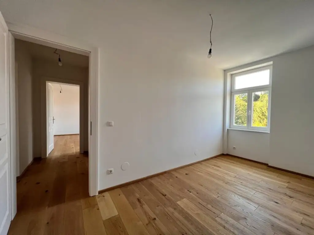Erstbezug  - toller Grundriss!! Sehr schöne 3 Zimmer Altbauwohnung mit Balkon (Top 18)