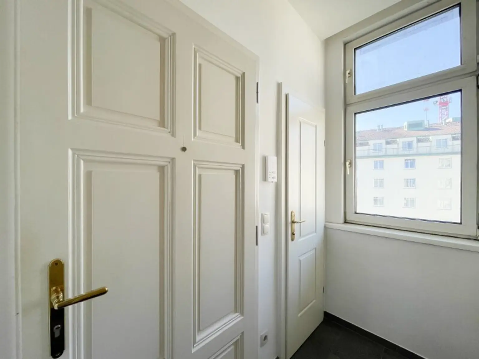 U4 PILGRAMGASSE: Altbauwohnung mit Balkon* im schön sanierten Altbau mit separater Küche Nähe Naschmarkt