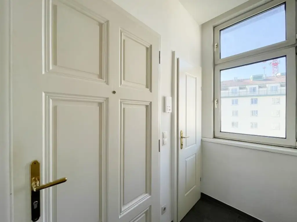 U4 PILGRAMGASSE: Altbauwohnung mit Balkon* im schön sanierten Altbau mit separater Küche Nähe Naschmarkt