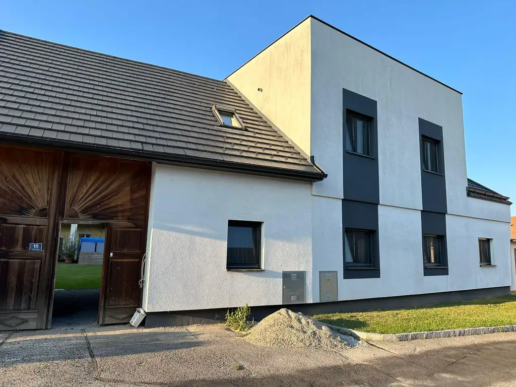 "Wohnen mit Pool & Terrasse!"