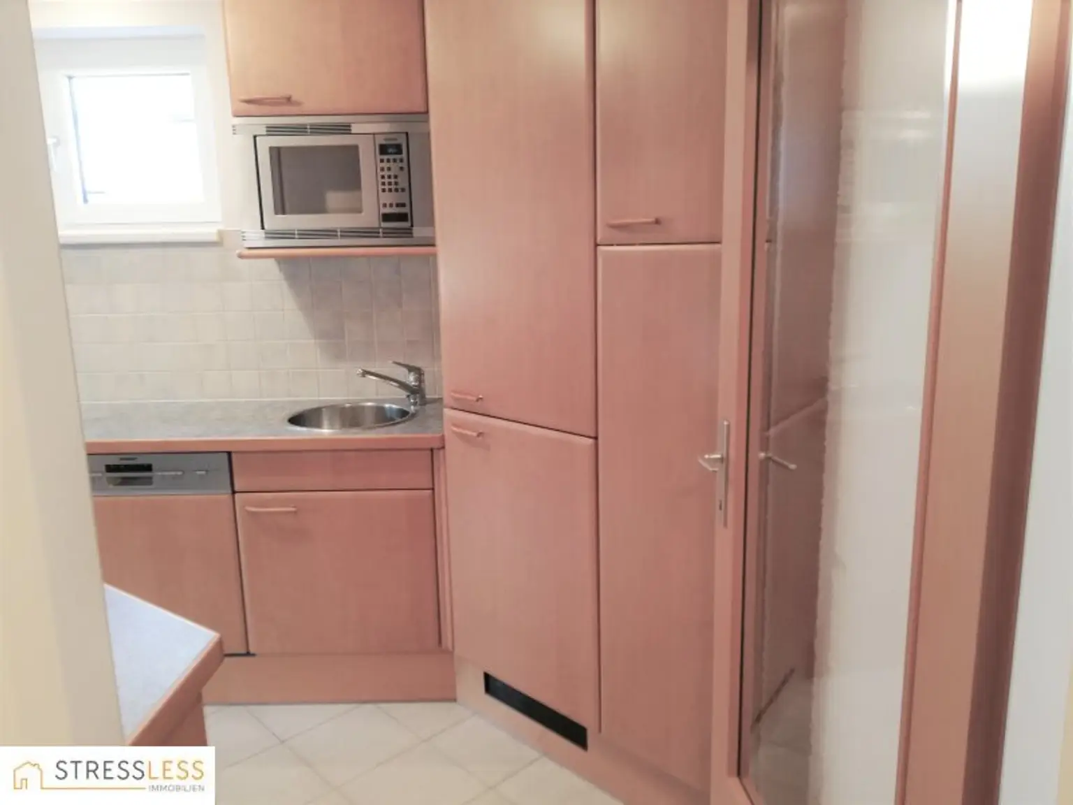 Top gepflegte 3 Zimmer-Wohnung mit Loggia in absoluter Grünruhelage