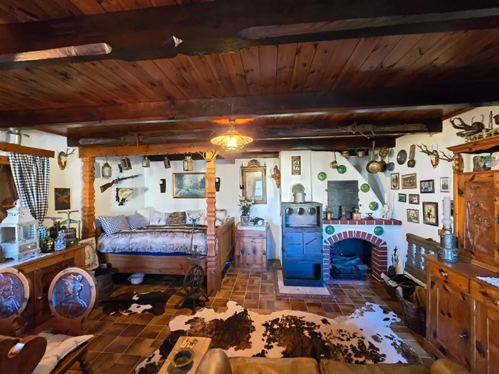 *** TOP SANIERTES HAUS IN ZENTRUMS-LAGE *** KACHELÖFEN *** TERRASSEN *** uvm....