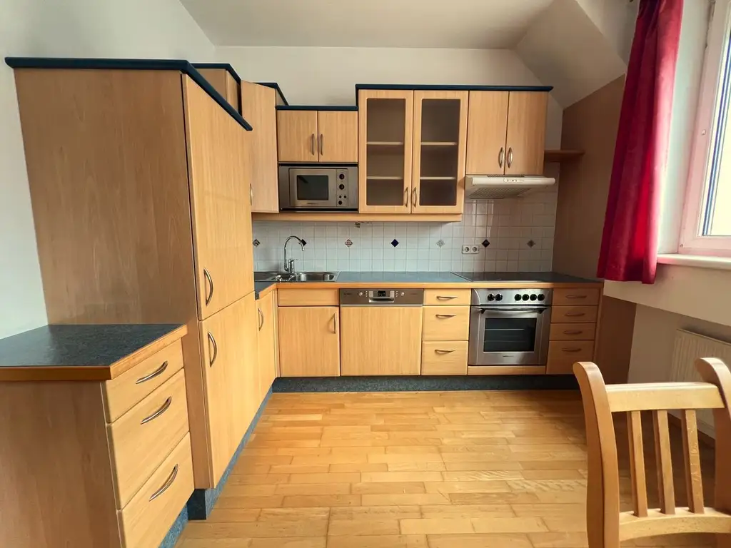 Dachgeschosswohnung, 2 Zimmer Nähe Klinik Ottakring