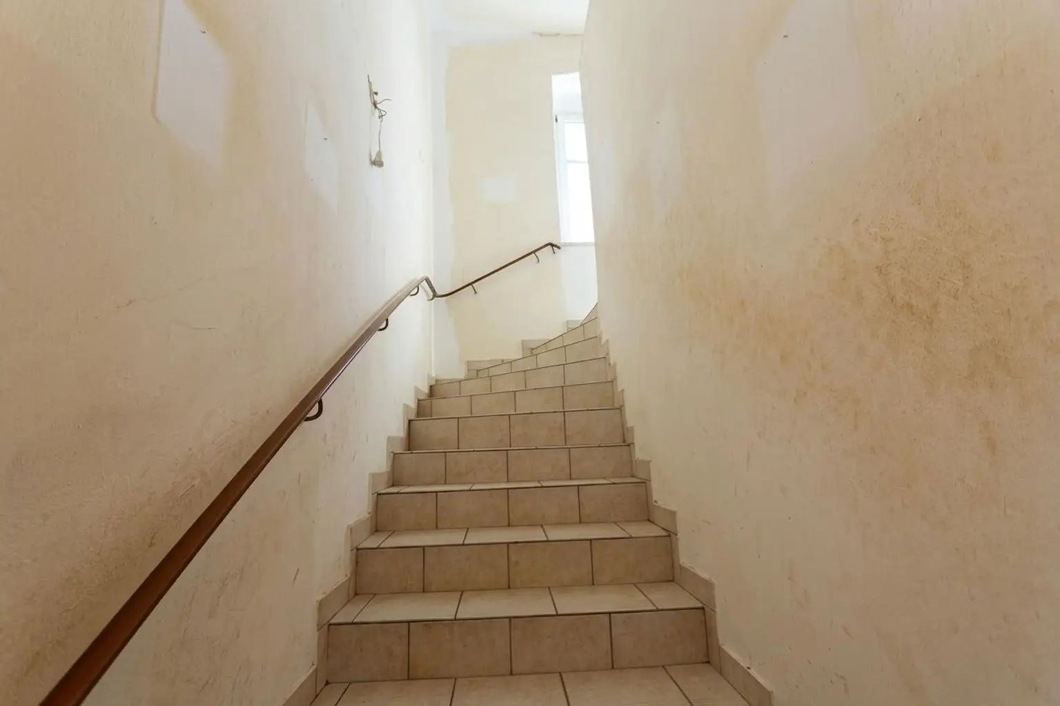 Stiegenaufgang ins OG im Haus Nr. 65