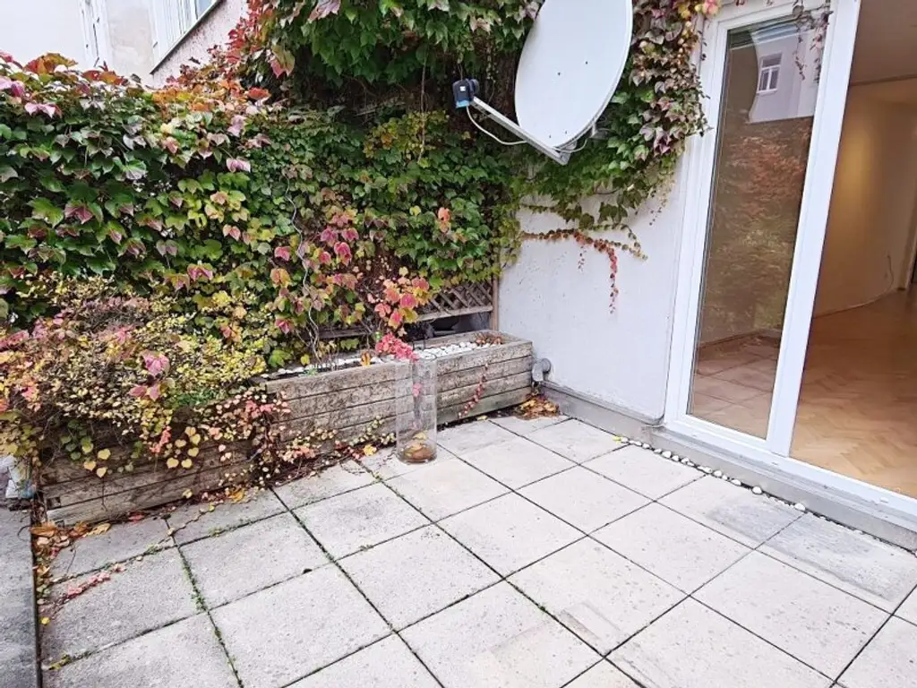 BUCHENGASSE, U1-NÄHE, 57 m2 Neubau mit 10 m2 Terrasse, 2 Zimmer, Komplettküche, Wannenbad, Parketten, 1. Liftstock