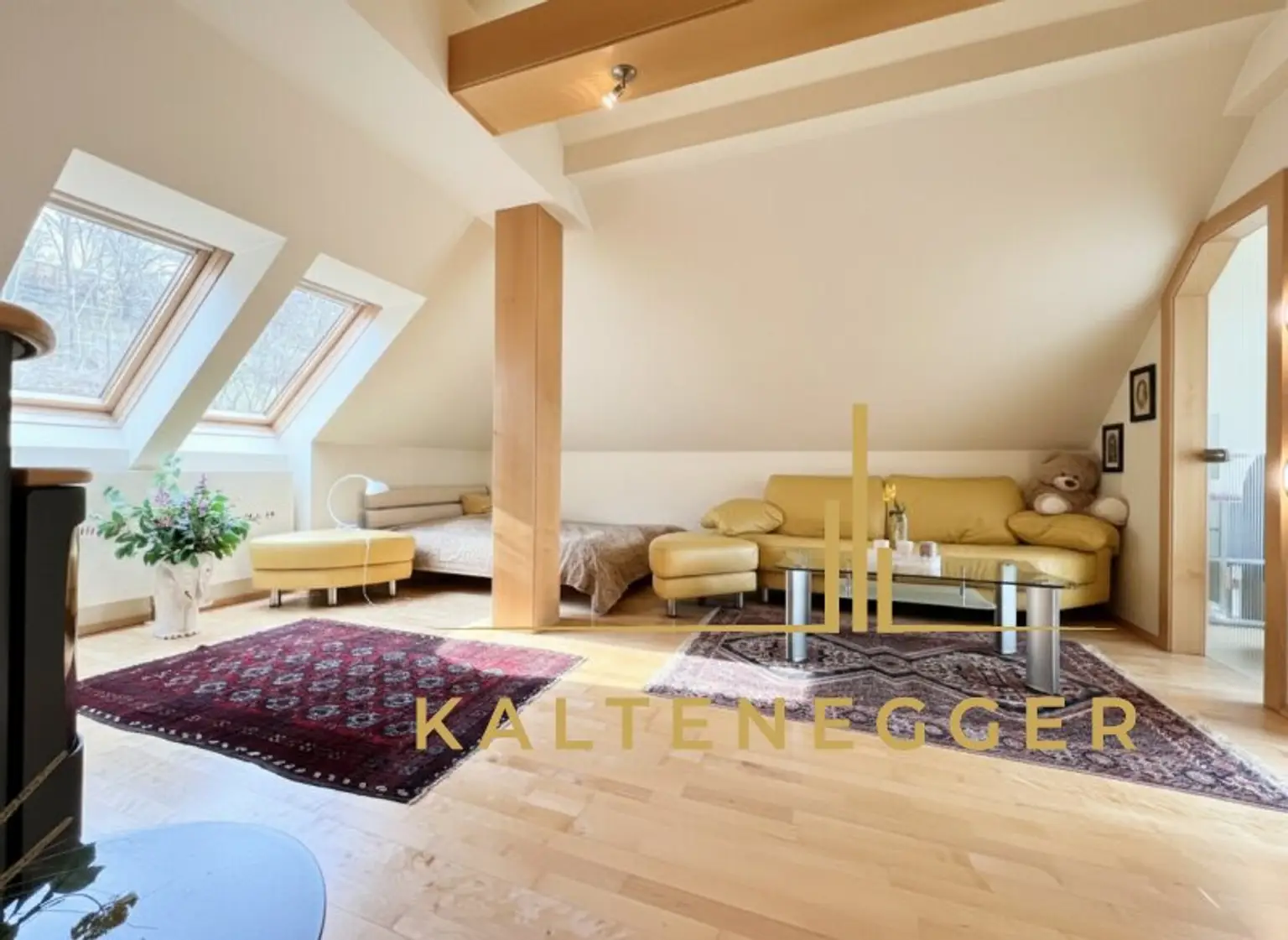 Klosterneuburg: Großzügiges Anwesen mit 2 Wohneinheiten, Indoorpool und 3.606 m² Grundstück